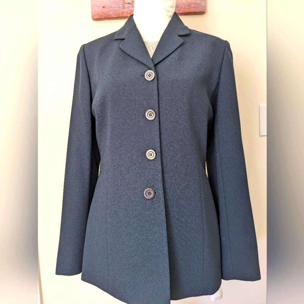 Liz Claiborne navy blazer. Single breast 4 buttons.